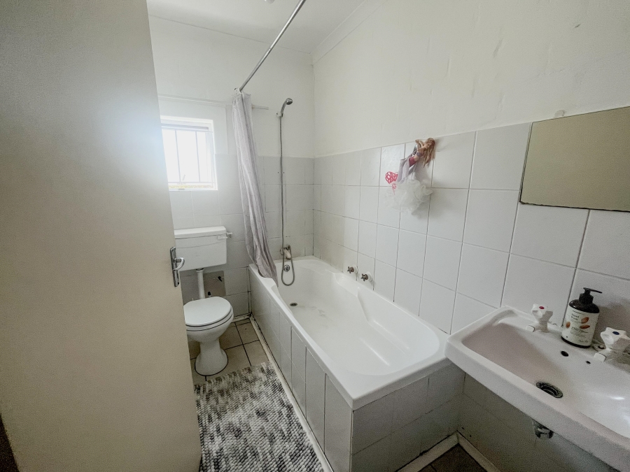 To Let 2 Bedroom Property for Rent in Pinelands Western Cape